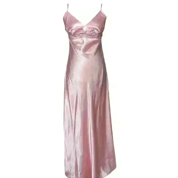 Luxurious Pink Satin and Lace Bridal Night Dress and Robe - Picture 5 of 6